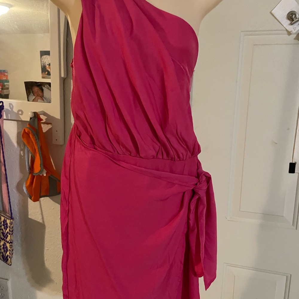 Elegant One-Shoulder Magenta Dress